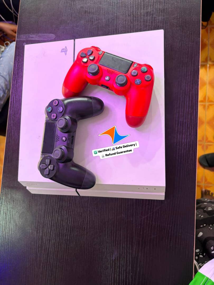 JAILBROKEN PS4 SLIM + 2 PADS + 5 GAMES*