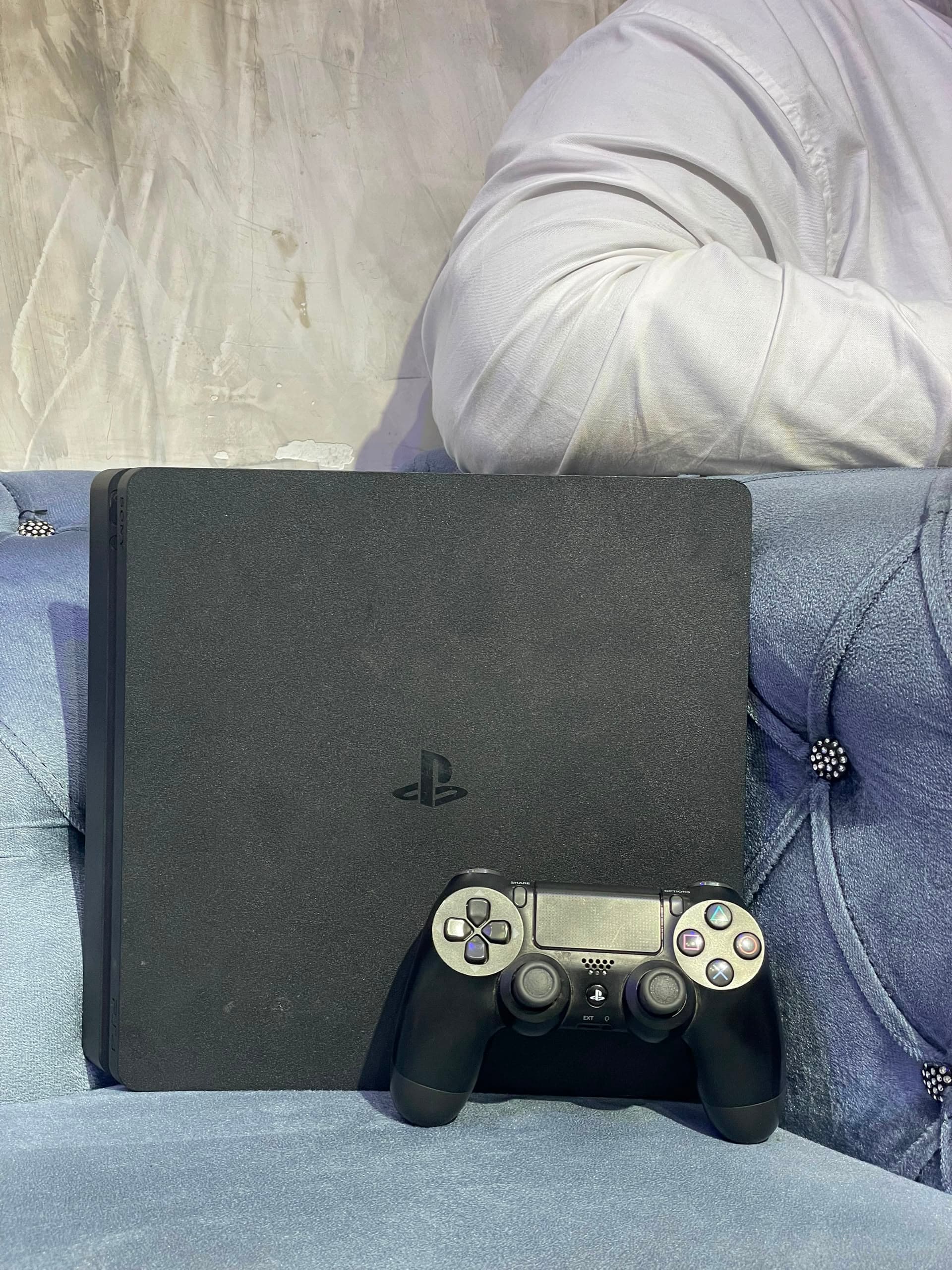 PS4 Slim | 1 Pad + FIFA 2022